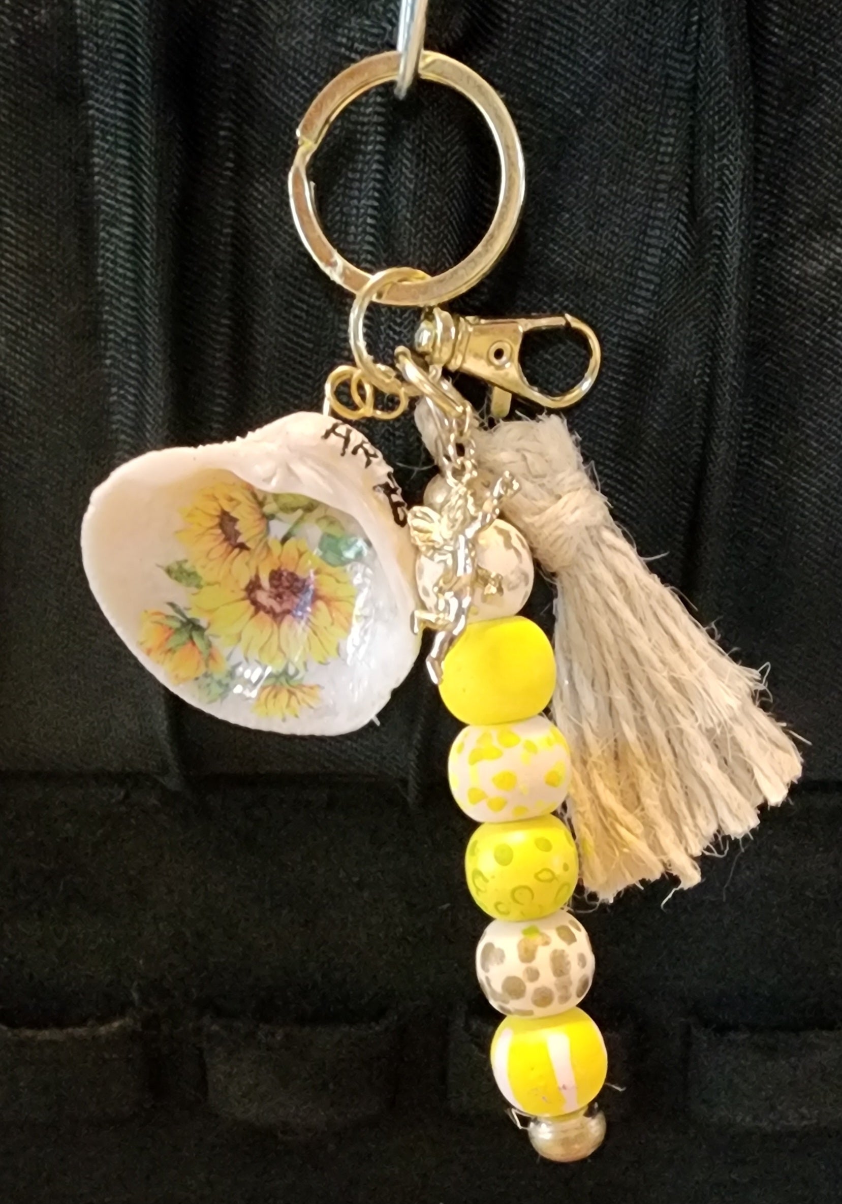 Handcrafted Retro Design Seashell Keychain