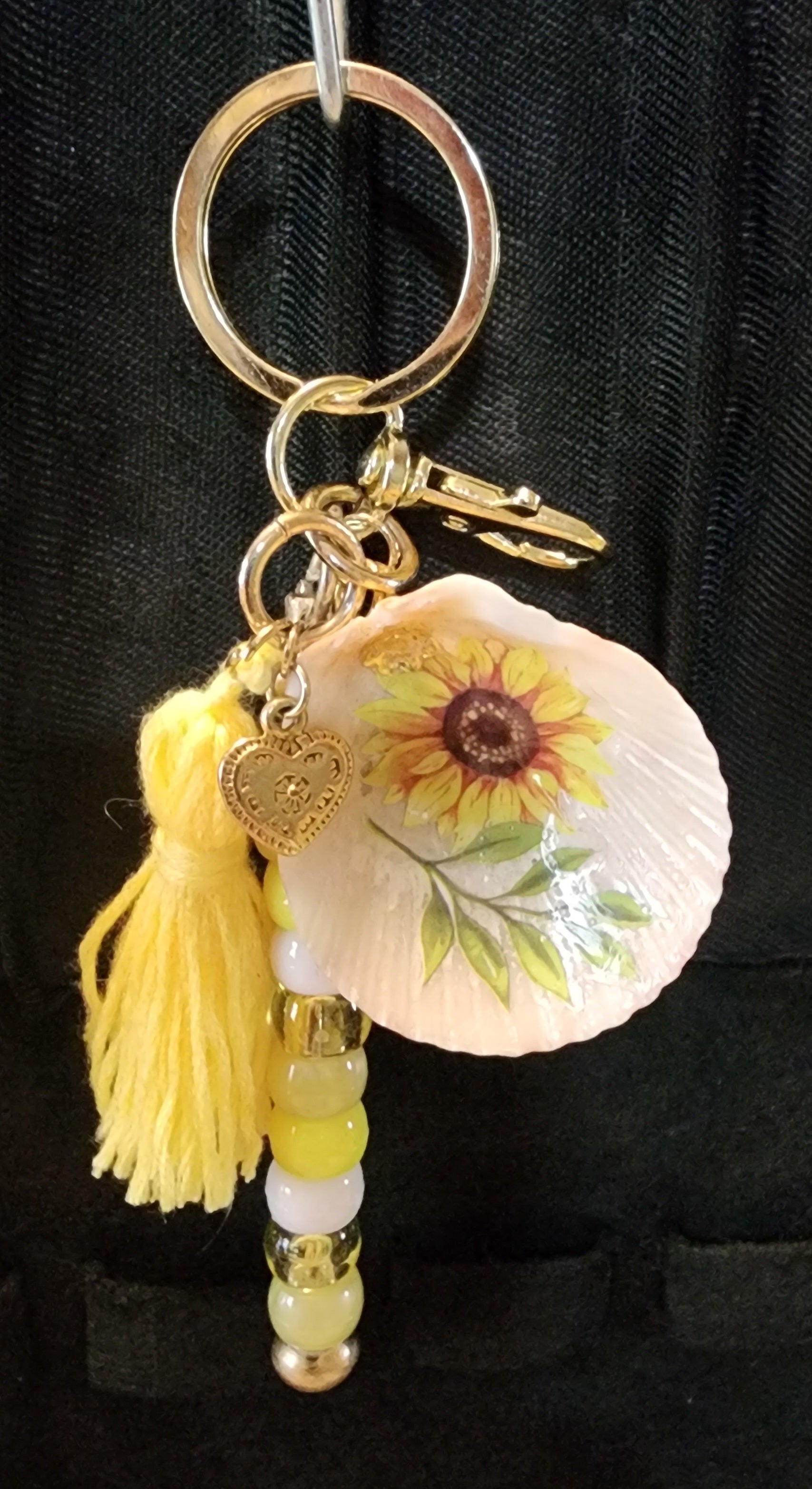 Handcrafted Retro Design Seashell Keychain